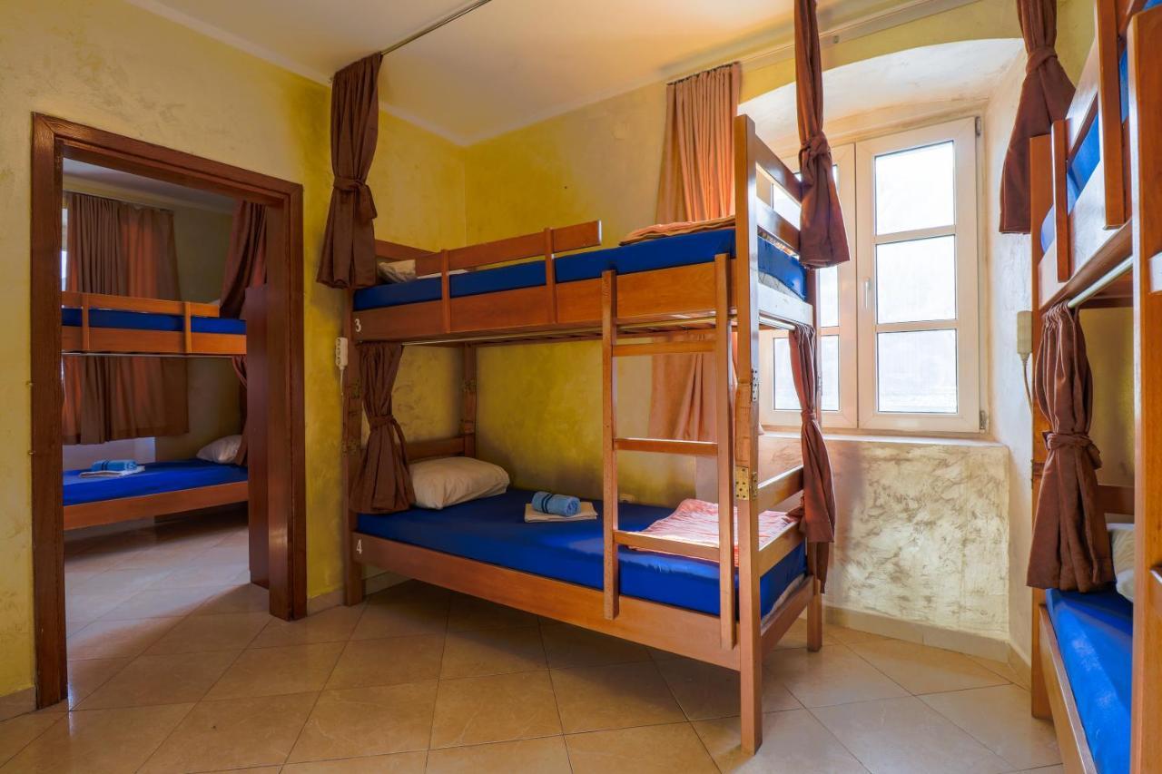 Montenegro 4u Хостел Котор